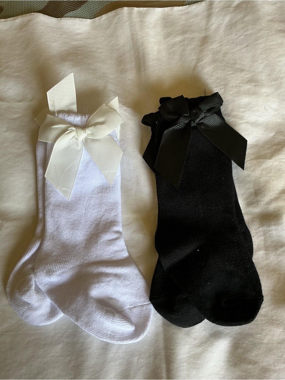 White & Black Bow-Accent Crew Socks - Pack of 2